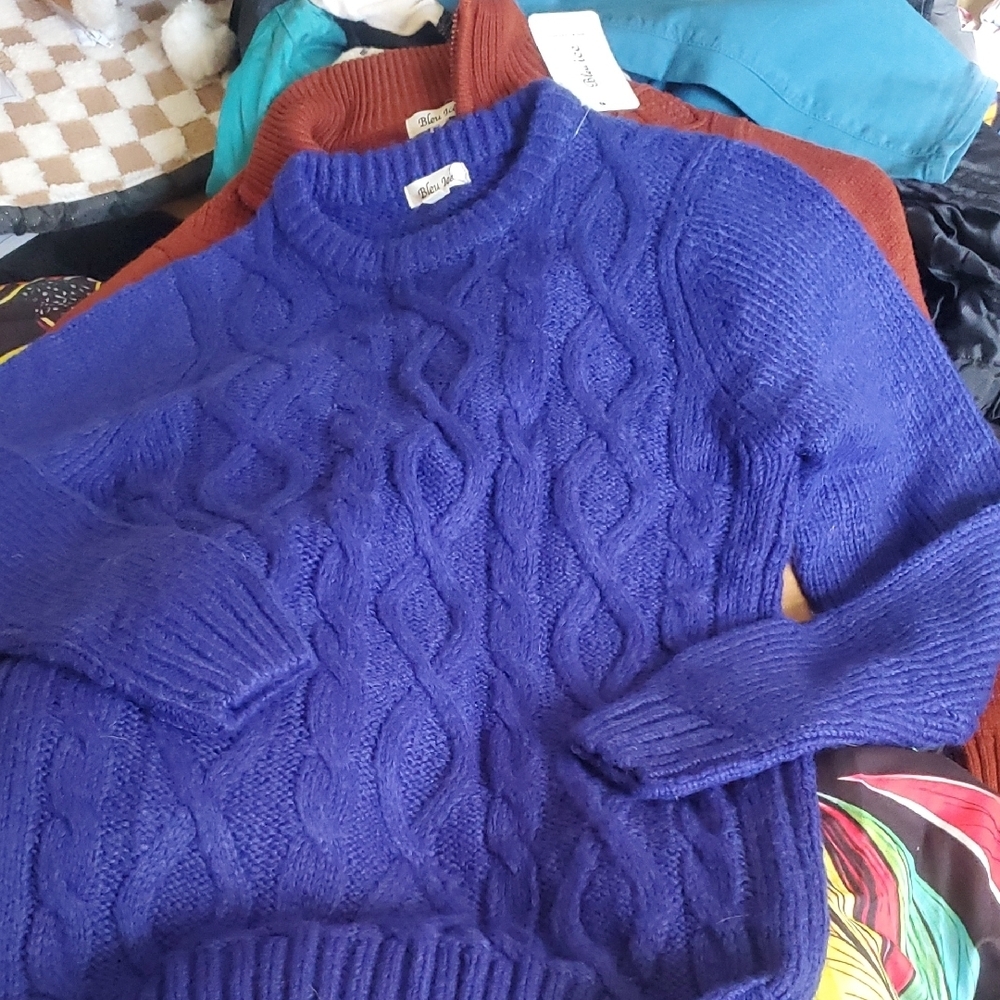 Purple Crewneck Sweater with Cable Knit Pattern and Cozy Texture